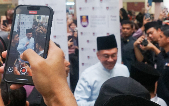 YAB Dato’ Seri Anwar Ibrahim, Perdana Menteri Malaysia Santuni Warga UiTM Kampus Dengkil