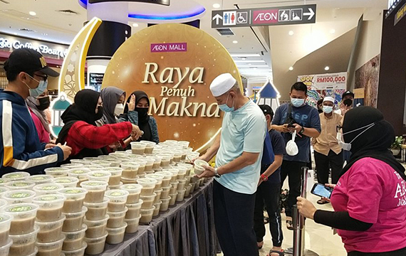 UiTM Dan Aeon Mall Shah Alam Rapatkan Hubungan Dengan Komuniti Melalui Program Memasak Bubur Lambuk