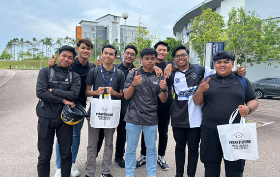 1000 pelajar terima Peranti Siswa Keluarga Malaysia di Kampus Pasir Gudang