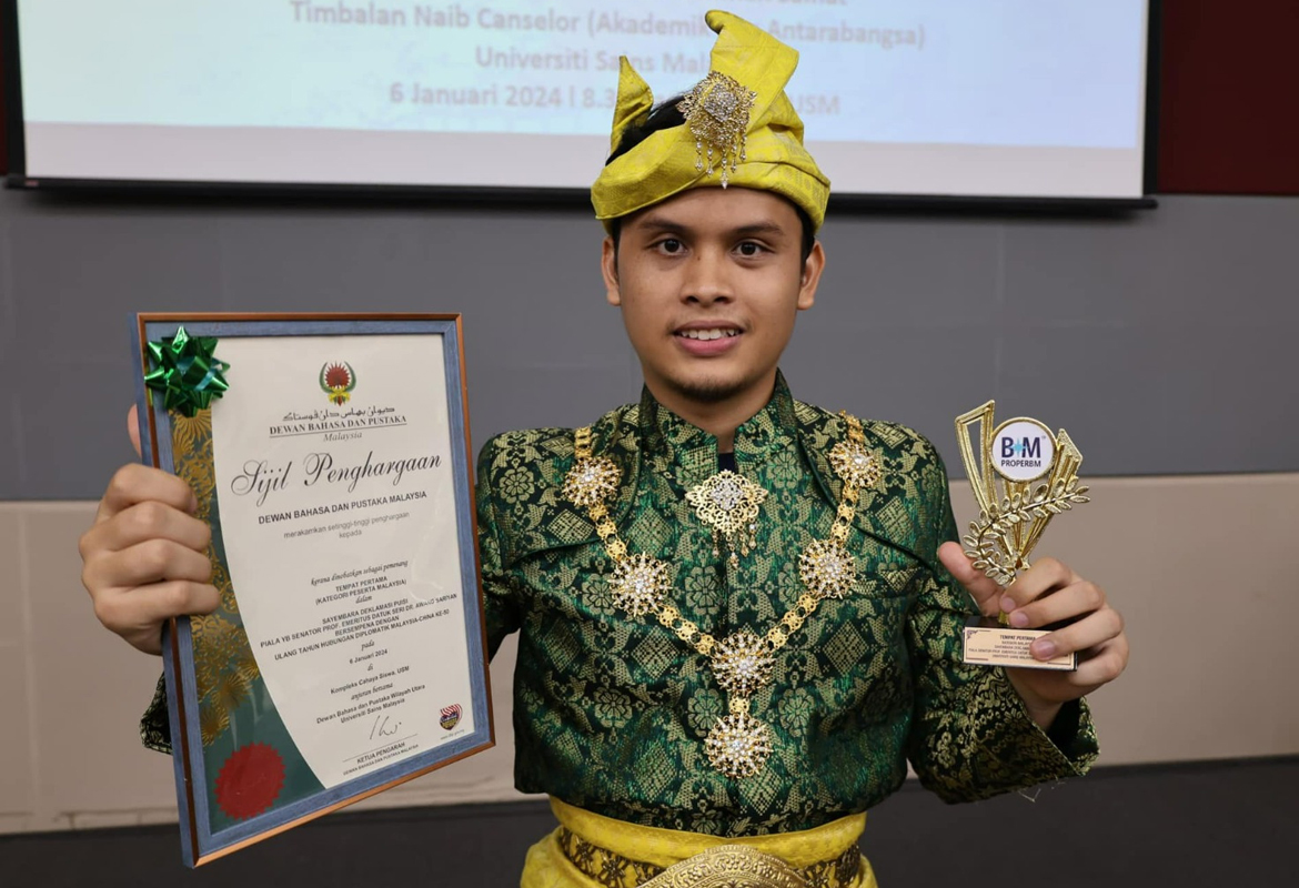 Akmal Hasif Johan Sayembara Deklamasi Puisi Bersempena Dengan Sambutan Ulang Tahun ke-50 Hubungan Diplomatik Malaysia -China