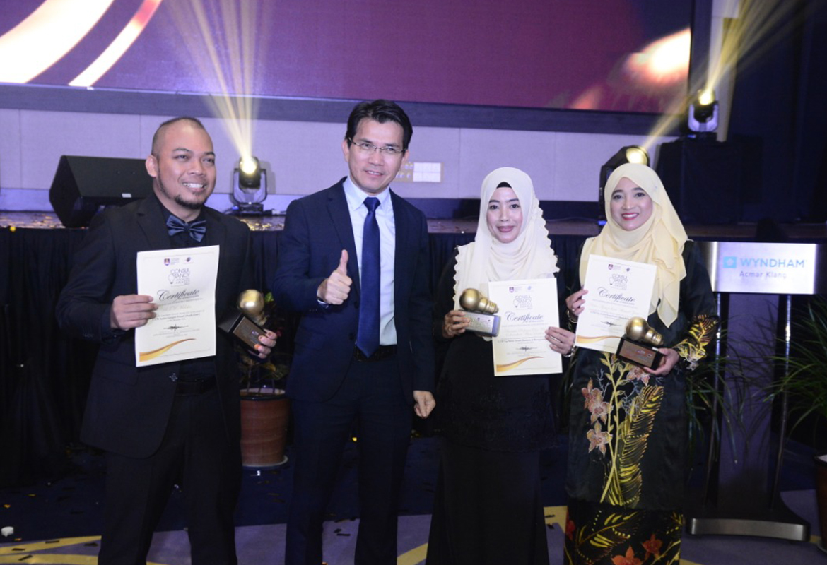 FBM, UiTM won three University Awards at Consultancy Annual Awards 2022 Ceremony