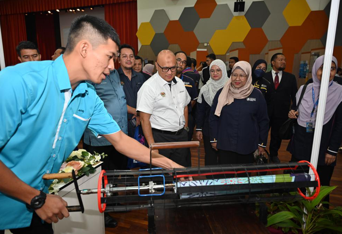 Karnival Inovasi UCS 2023 Tarik Minat Penyelidik Dan Masyarakat Sekitar