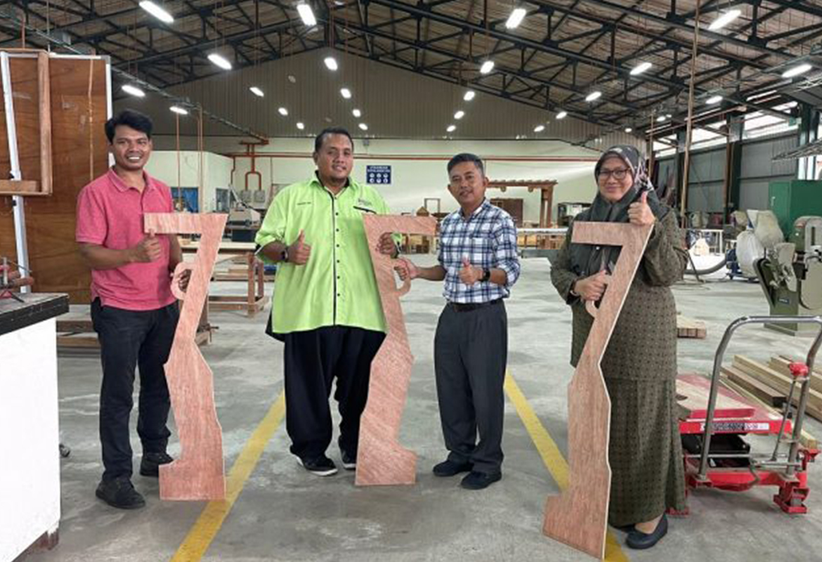 Pusat Pengajian Industri Perkayuan UiTM Cawangan Pahang Bersama Membantu Pembangunan Memanah Negeri Pahang