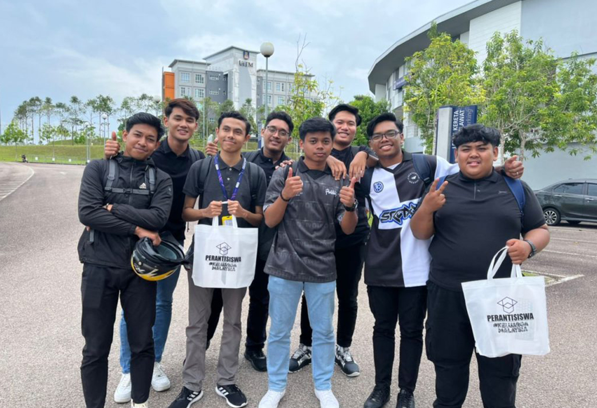 1000 pelajar terima Peranti Siswa Keluarga Malaysia di Kampus Pasir Gudang